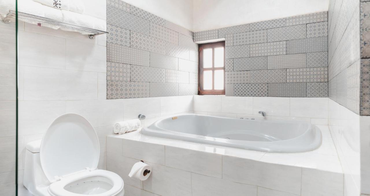 Yox Hotel Boutique Сан-Кристобаль-де-Ла-Касас Экстерьер фото Bathroom