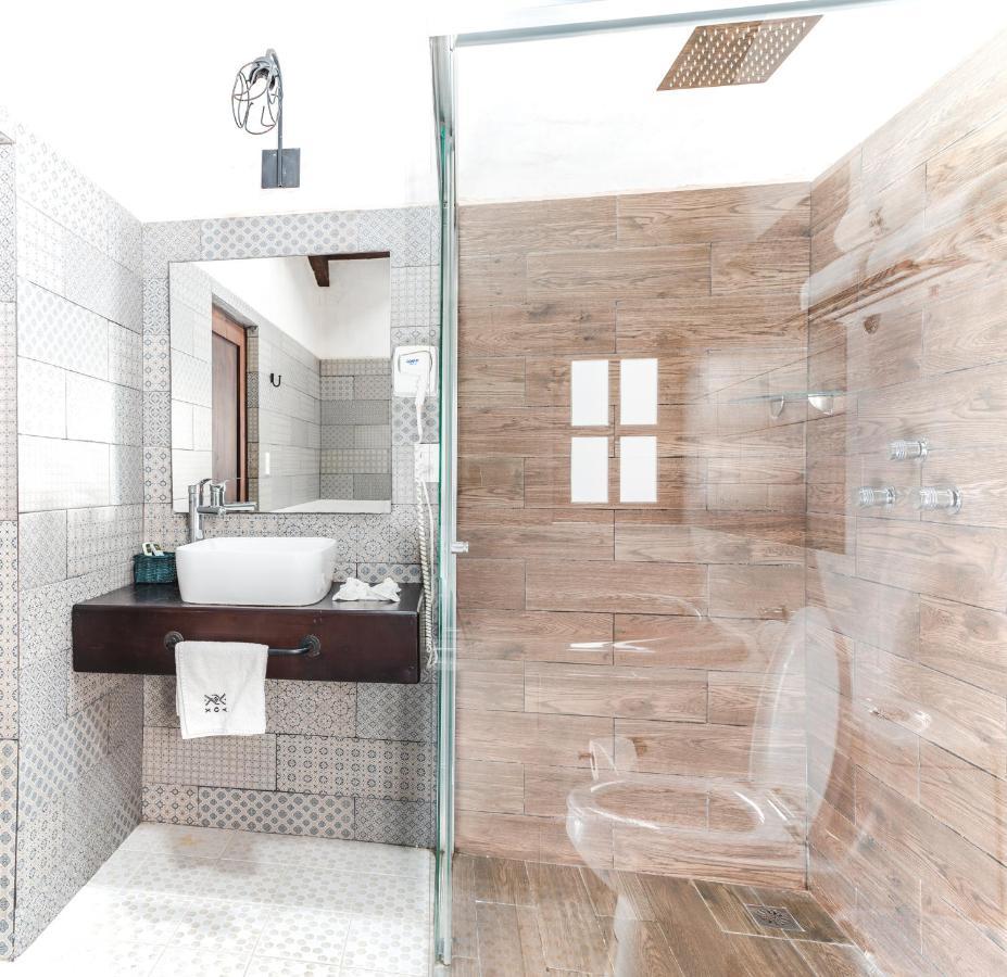 Yox Hotel Boutique Сан-Кристобаль-де-Ла-Касас Экстерьер фото A shower enclosure