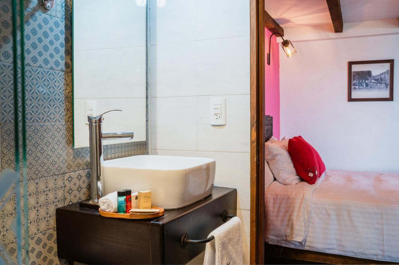 Yox Hotel Boutique Сан-Кристобаль-де-Ла-Касас Экстерьер фото A bathroom in a hotel
